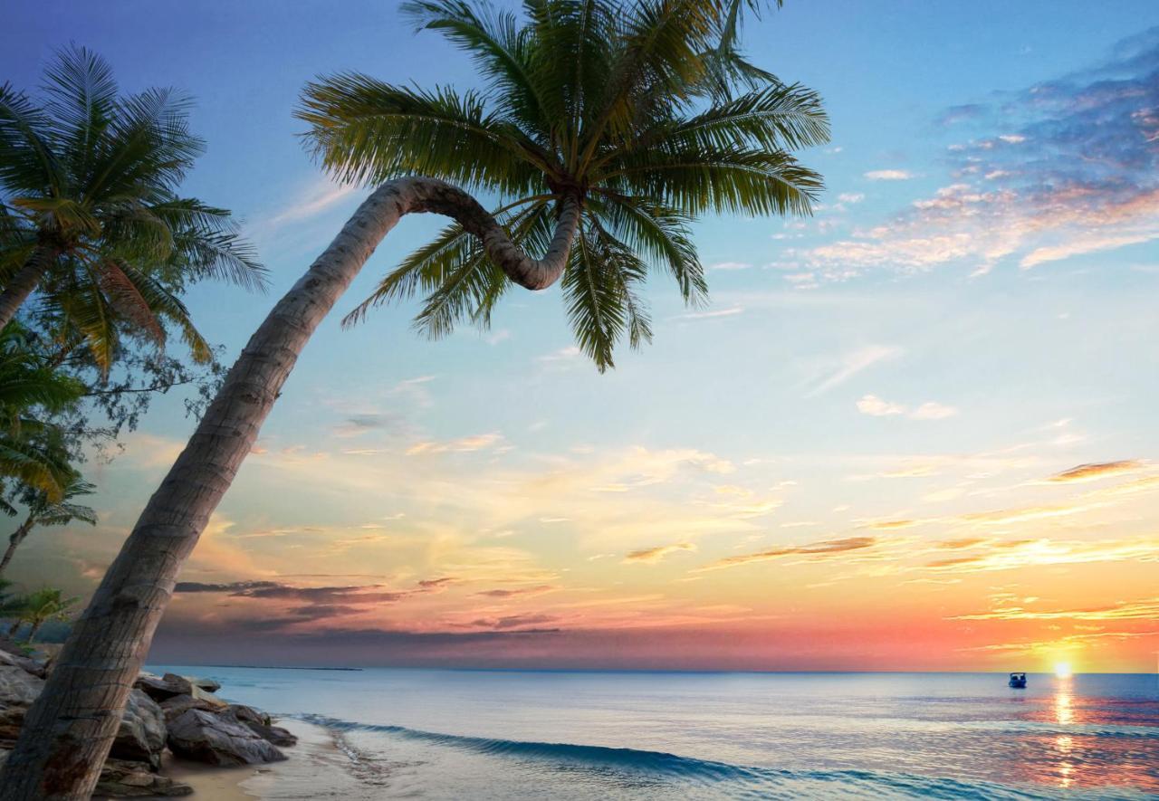 Vinpearl Resort & Spa Phu Quoc Exteriér fotografie Sunset at the beach