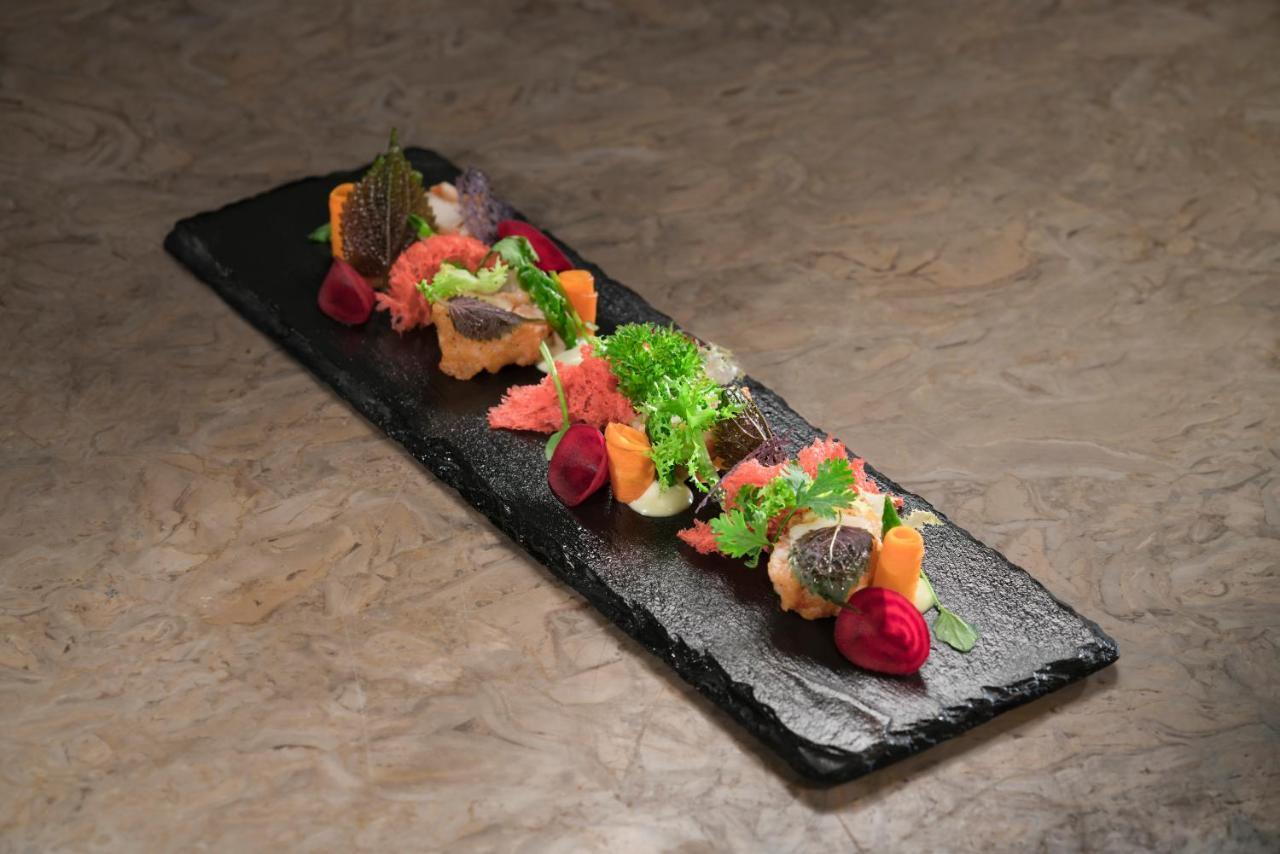 Vinpearl Resort & Spa Phu Quoc Exteriér fotografie A salad on a slate plate