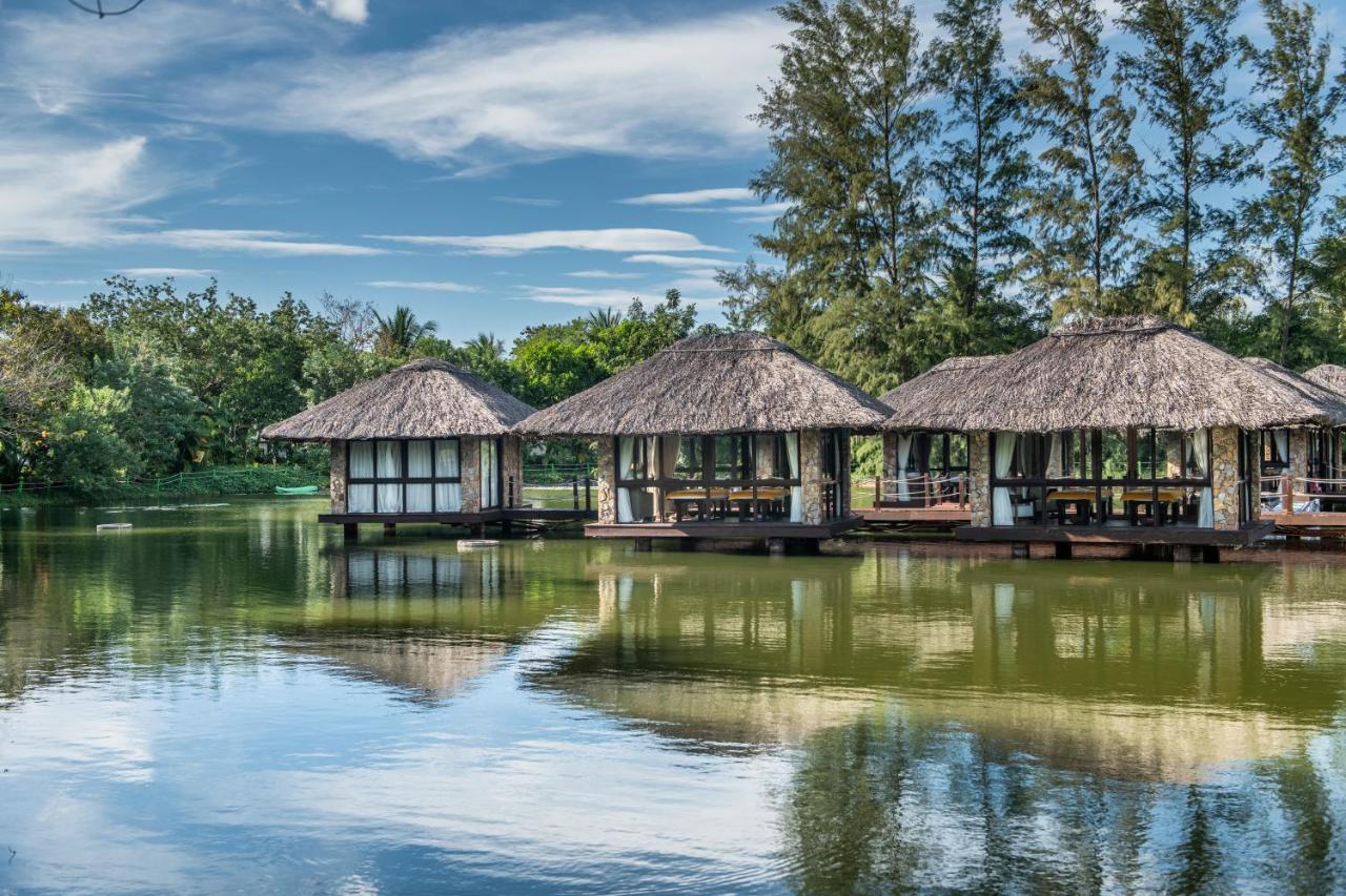 Vinpearl Resort & Spa Phu Quoc Exteriér fotografie The resort's lake
