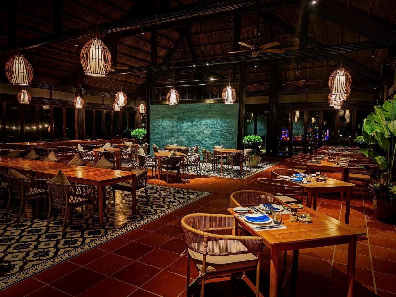 Vinpearl Resort & Spa Phu Quoc Exteriér fotografie The restaurant at the resort